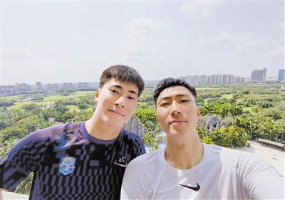 第65分钟，佩德里杀入禁区扣球后抢射，阿尔德韦雷尔德回防解围。